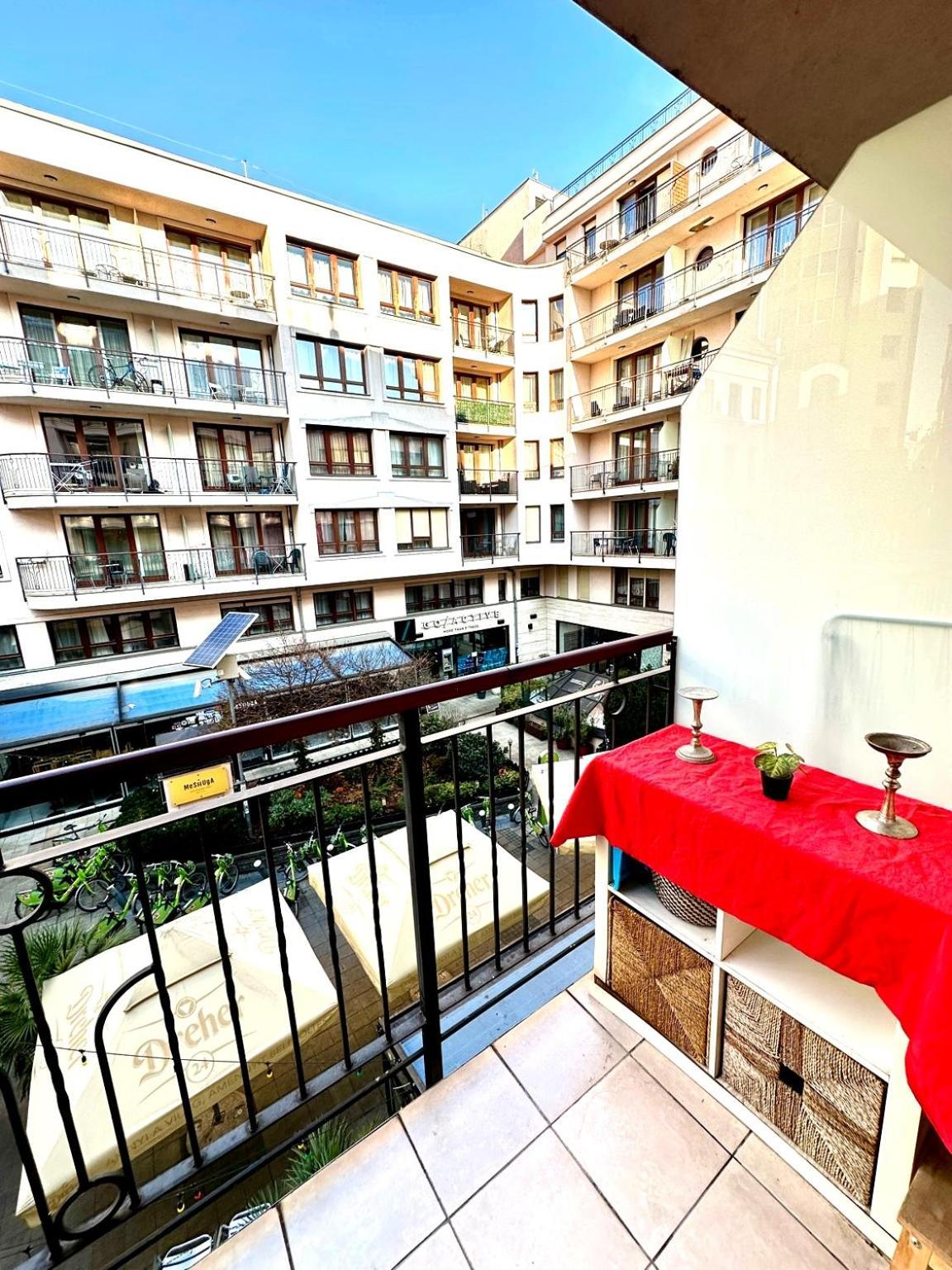 Center With Balcony Апартаменты Будапешт